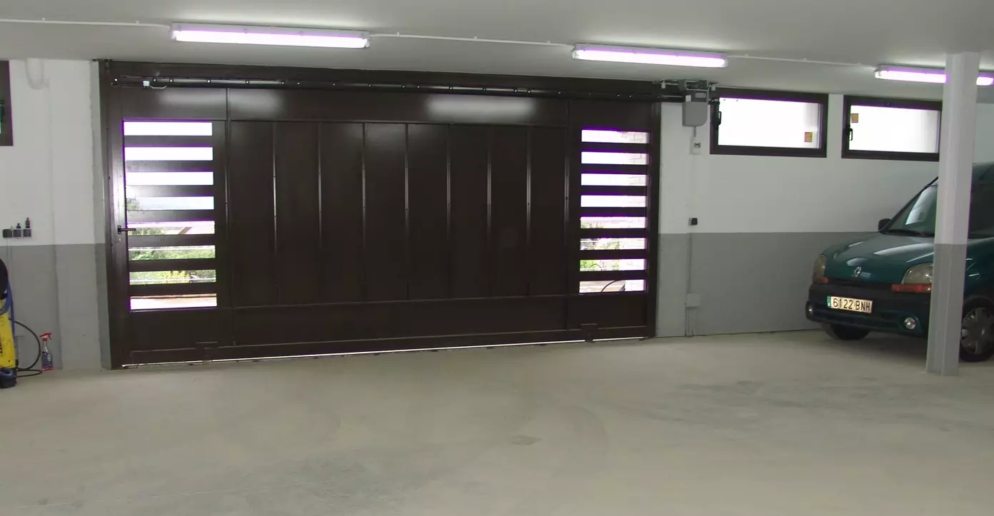 puerta garaje corredera Puertas correderas garaje Oviedo